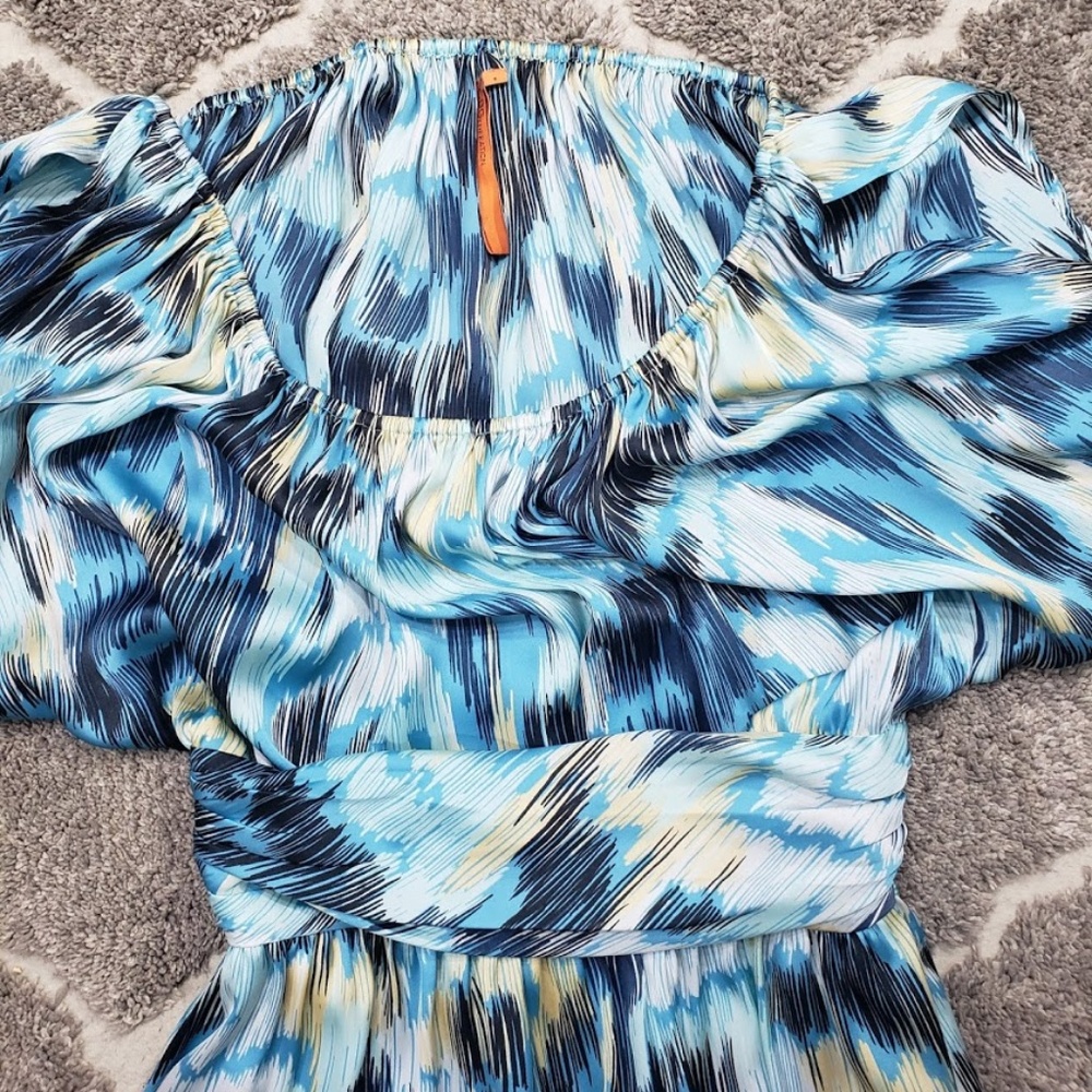 SOLD BCBG Off the Shoulder Charmeuse  Dress Sz 6 - Picture 4 of 6